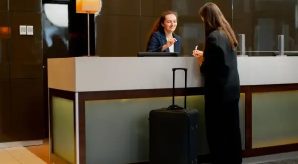 Czy w hotelu trzeba pokazać dowód? Sprawdź, co musisz wiedzieć