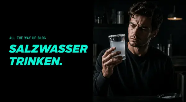 Mann mit fragendem Blick hält ein Glas mit salzigem Rand. Der Text "SALZWASSER TRINKEN." ist prominent platziert.