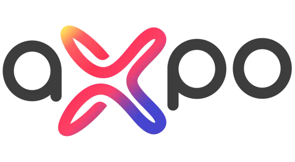 Logo Axpo Polska. Szare litery "axpo" z kolorowym, gradientowym elementem graficznym w środku. Szukając Axpo Polska opinie, warto zwrócić uwagę na ten znak.