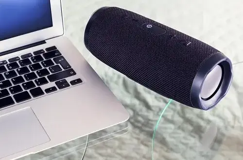 Jak podłączyć głośnik JBL do komputera przez kabel - proste kroki