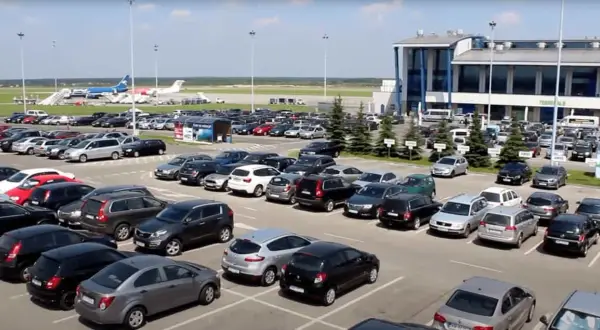 Ile kosztuje wjazd na lotnisko Pyrzowice? Sprawdź opłaty parkingowe