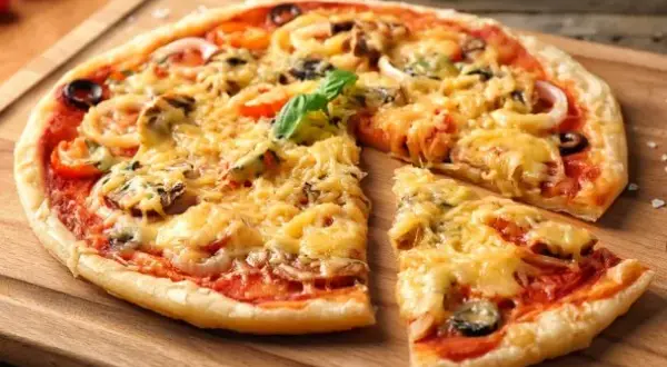 Pan Pizza jak z Pizza Hut: Sekret grubego i puszystego ciasta w domu