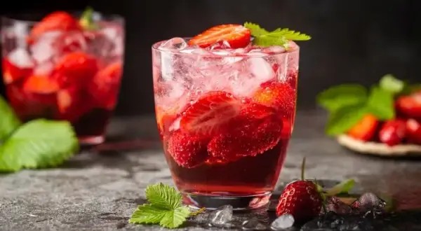 Najlepsze drinki z białym rumem, które musisz spróbować w domu