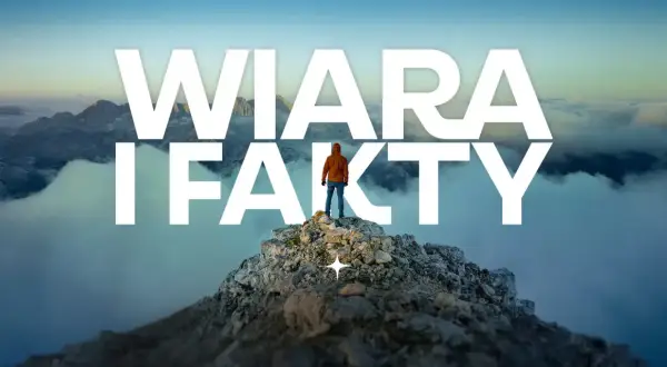 Człowiek na szczycie góry na tle chmur, z napisem "WIARA I FAKTY".