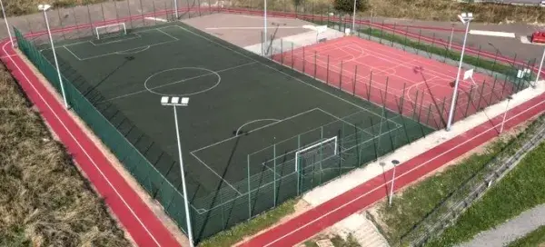 Ile metrów ma bieżnia na orliku w Bielsku-Białej? Sprawdź wymiary