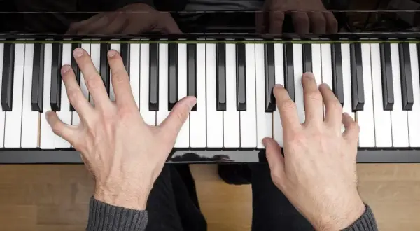 Ile klawiszy ma pianino? Odkryj standardy i ich znaczenie w grze