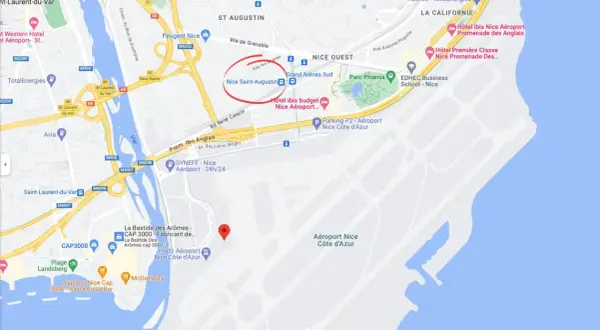 Mapa pokazuje lotnisko Nice Côte d'Azur, z zaznaczonymi hotelami i drogami.
