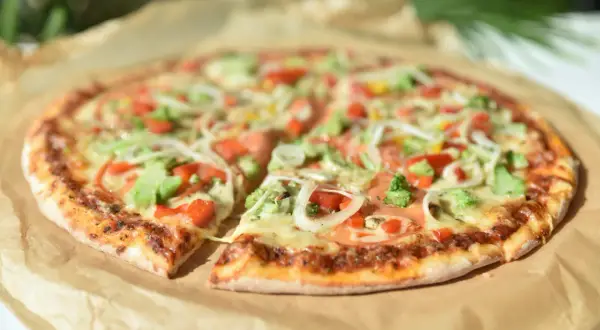 Najlepsze dodatki do pizzy wegetariańskiej, które zaskoczą Twoje kubki smakowe