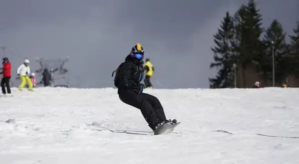 Gdzie na snowboard w Polsce dla początkujących - najlepsze stoki i szkoły