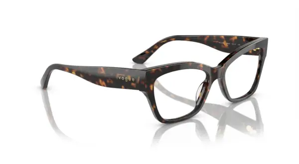 Eleganckie okulary korekcyjne Vogue w panterkę, z subtelnym logo marki.