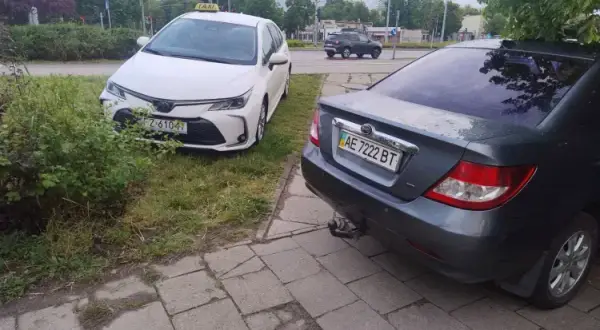 Jak zgłosić źle zaparkowany samochód w różnych miastach Polski