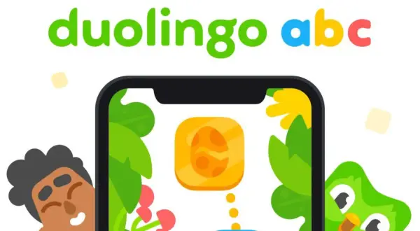 Kolorowe logo Duolingo ABC z uroczymi postaciami i ikoną jajka na ekranie telefonu. Idealne do nauki dla dzieci.