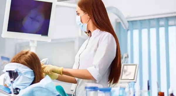 Jak dentysta diagnozuje ból zęba? Przewodnik krok po kroku