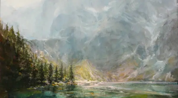 Mroczne tatry w malarstwie, jezioro odbija skaliste szczyty i gęsty las. Mgła spowija górskie zbocza, tworząc tajemniczą atmosferę.