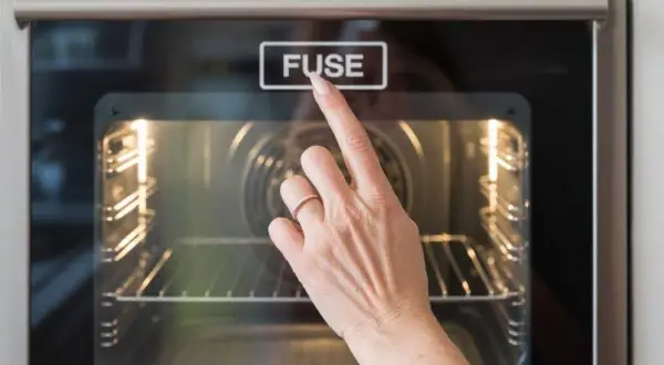 Gdzie jest bezpiecznik w piekarniku? Oto co musisz wiedzieć