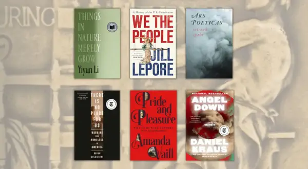 Książki, w tym te nagrodzone Pulitzerem, takie jak "We the People" Jill Lepore, prezentowane na tle historycznych postaci.