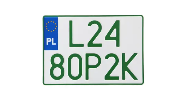 Polskie tablice rejestracyjne z zielonymi znakami: L24 80P2K.