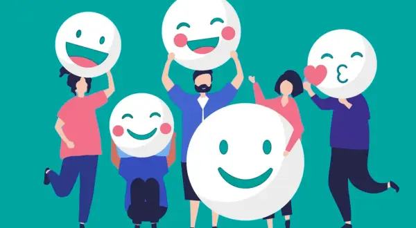 Personas celebrando con caras sonrientes, ideales para actividades para trabajar las emociones y fomentar la alegría.