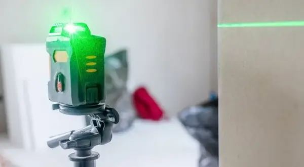 Laser 360° do sufitów podwieszanych: Jaki wybrać?
