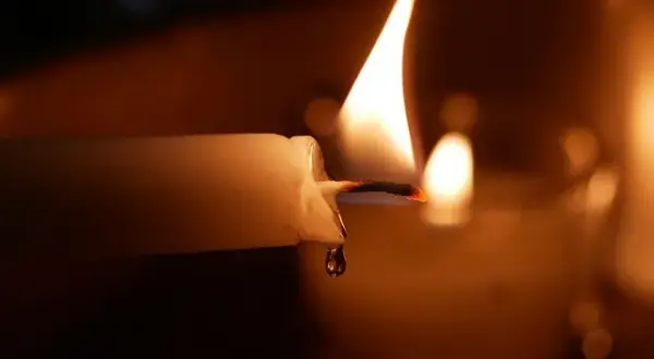 Jak usunąć wosk ze szkła? Skuteczne metody bez ryzyka uszkodzeń