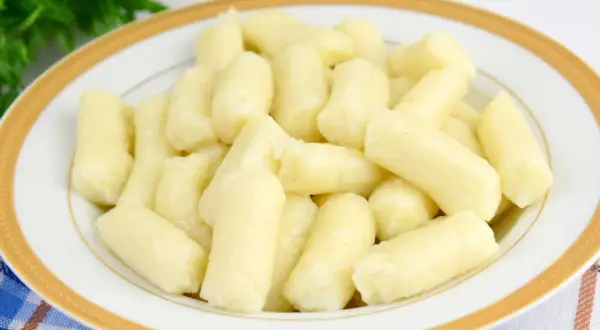 Kluski ryżowe: Gdzie kupić? Znajdź idealne do Pad Thai i Tteokbokki