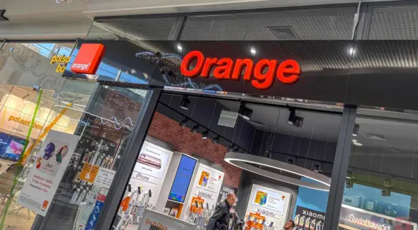 Salon Orange. Promocja: konto ważne rok Orange, światłowód i Netflix 12 mies. w prezencie.