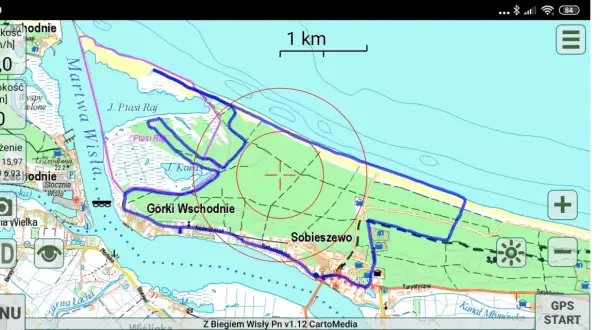 Mapa z zaznaczoną trasą rowerową w Sobieszewie, wzdłuż Martwej Wisły. Widoczna skala 1 km.