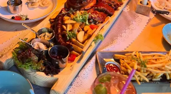 Zakopane: Gdzie zjeść? Przewodnik po najlepszych restauracjach i karczmach
