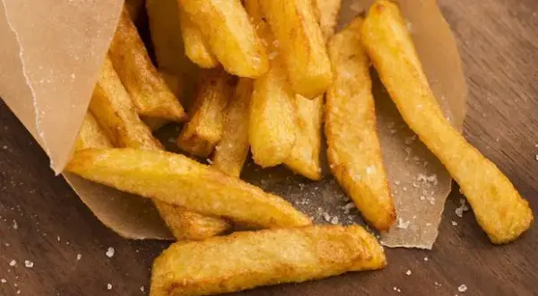 Sekret chrupiących frytek z frytkownicy: Przepis krok po kroku