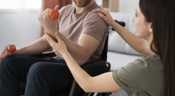 Rehabilitacja po udarze: Ile trwa? Etapy i czynniki sukcesu
