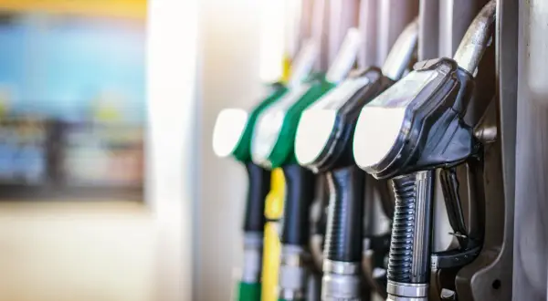 Jaki kolor ma diesel? Odcień zdradza jakość i legalność!
