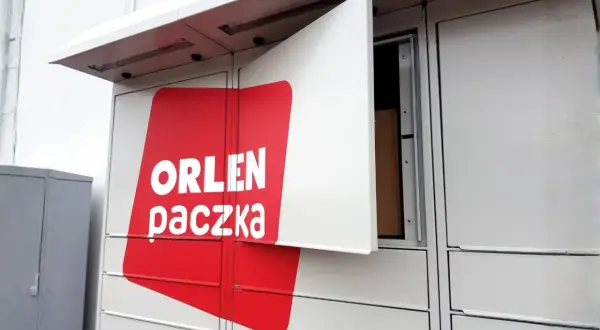 Automaty paczkowe Orlen Paczka. Wiele osób chwali sobie wygodę i szybkość odbioru.