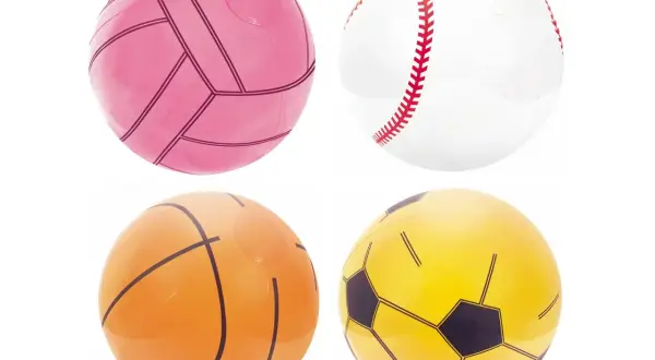 Cztery dmuchane piłki: różowa siatkarska, biała baseballowa, pomarańczowa do koszykówki i żółta piłka nożna.