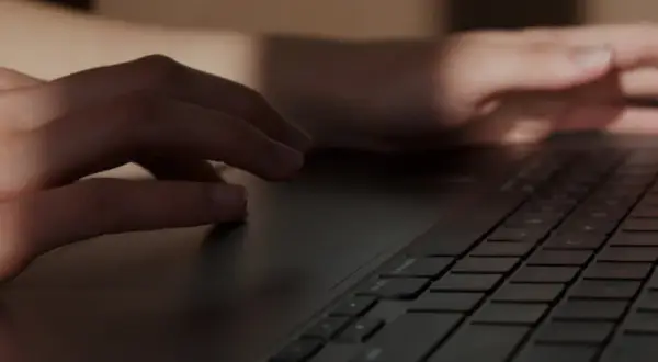 Jak odblokować myszkę w laptopie - proste rozwiązania na problemy