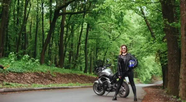 Gotowe trasy motocyklowe w Polsce - odkryj piękne szlaki i atrakcje