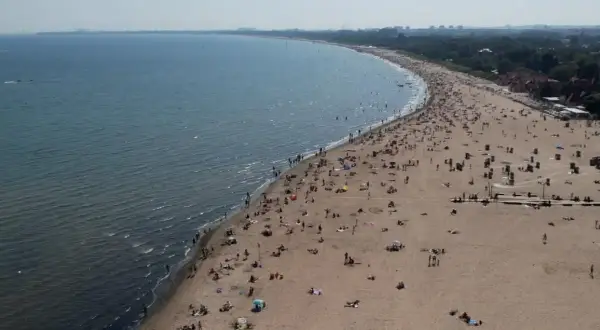 Gdzie sinice w Bałtyku? Sprawdź niebezpieczne kąpieliska teraz