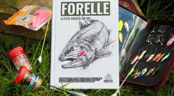 Buch "Forelle" mit Ködern und Angelzubehör. Es zeigt, was frisst eine Forelle, mit vielen Tipps für Angler.