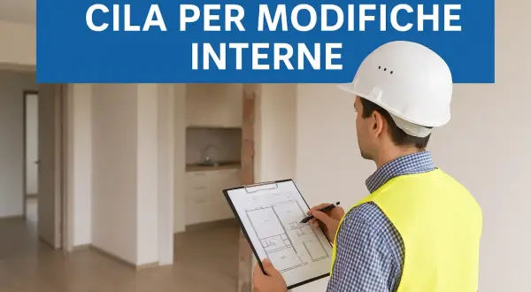 Operaio con casco e giubbotto alta visibilità esamina progetto per modifiche interne senza autorizzazione.
