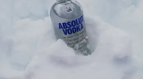 Ile wódki na wesele na osobę? Oblicz idealną ilość dla gości