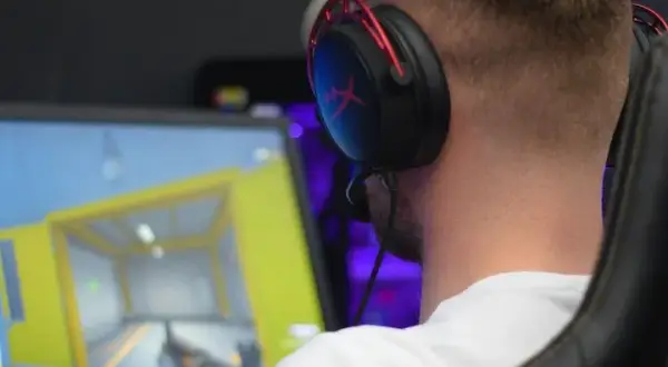 Jak podłączyć słuchawki bezprzewodowe do PS4 bez problemów?