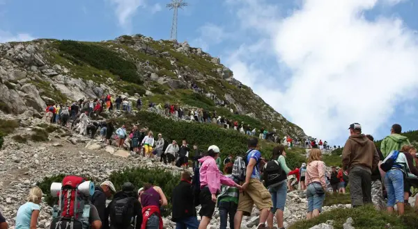 Giewont: Śpiący Rycerz, krzyż, szlaki. Przewodnik i zasady bezpieczeństwa