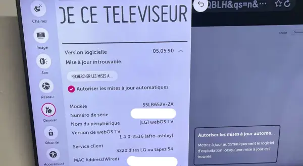 Ekran telewizora LG z menu ustawień, pokazujący informacje o wersji oprogramowania i opcje aktualizacji. Dowiedz się, jak zaktualizować stary telewizor LG.