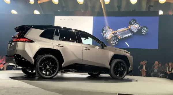 Nowa Toyota RAV4 2026: Data premiery, zmiany, ceny. Znamy szczegóły!