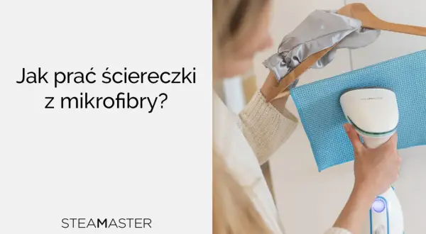 Jak prać ściereczki z mikrofibry? Kobieta używa parownicy Steamaster do odświeżenia niebieskiej ściereczki z mikrofibry wiszącej na wieszaku.