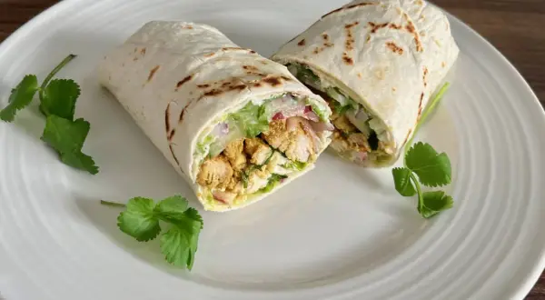 Twój kebab z kurczakiem w tortilli: Ile ma kcal i jak go odchudzić?