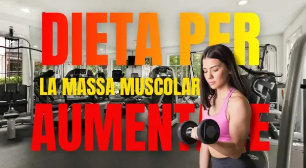 Donna in palestra solleva pesi, con testo "Dieta per la massa muscolare".