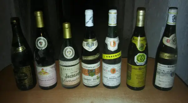 Gdzie sprzedać stare wino? Odkryj najlepsze miejsca i porady