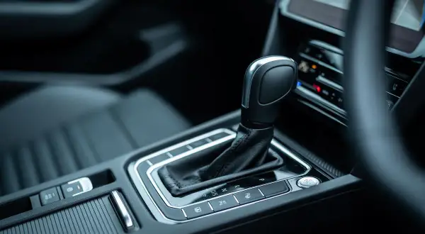 Ile kosztuje wymiana oleju w skrzyni automatycznej? Sprawdź ceny i metody