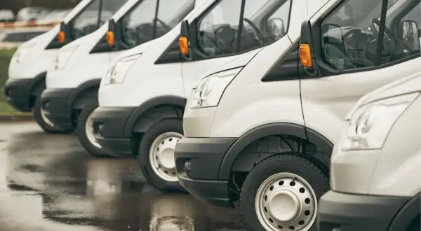 Ile można zarobić na wynajmie busa? Szacunkowe dochody i ryzyka