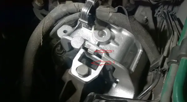 Peugeot 307: Drgania, stuki? Rozpoznaj uszkodzoną poduszkę silnika!